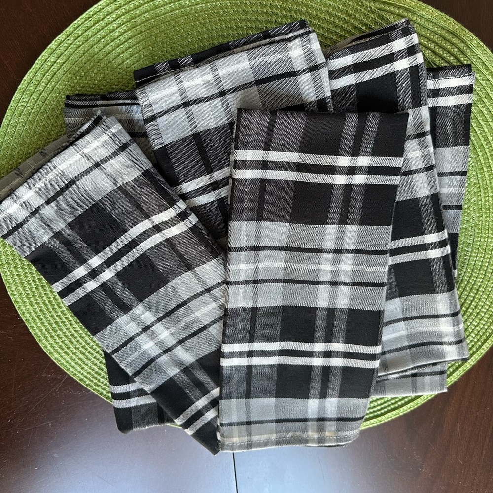 TRADE FOUNTAIN 6 Napkins Black White Plaid Cotton Easy Care NEW 22”x19.5”